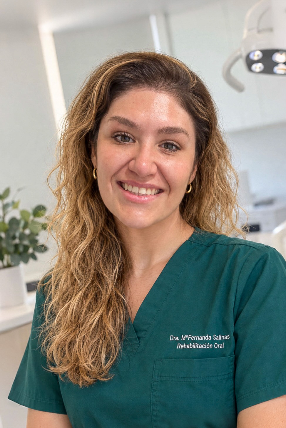 Dra. María Fernanda Salinas Sánchez — Especialista en Rehabilitación Oral